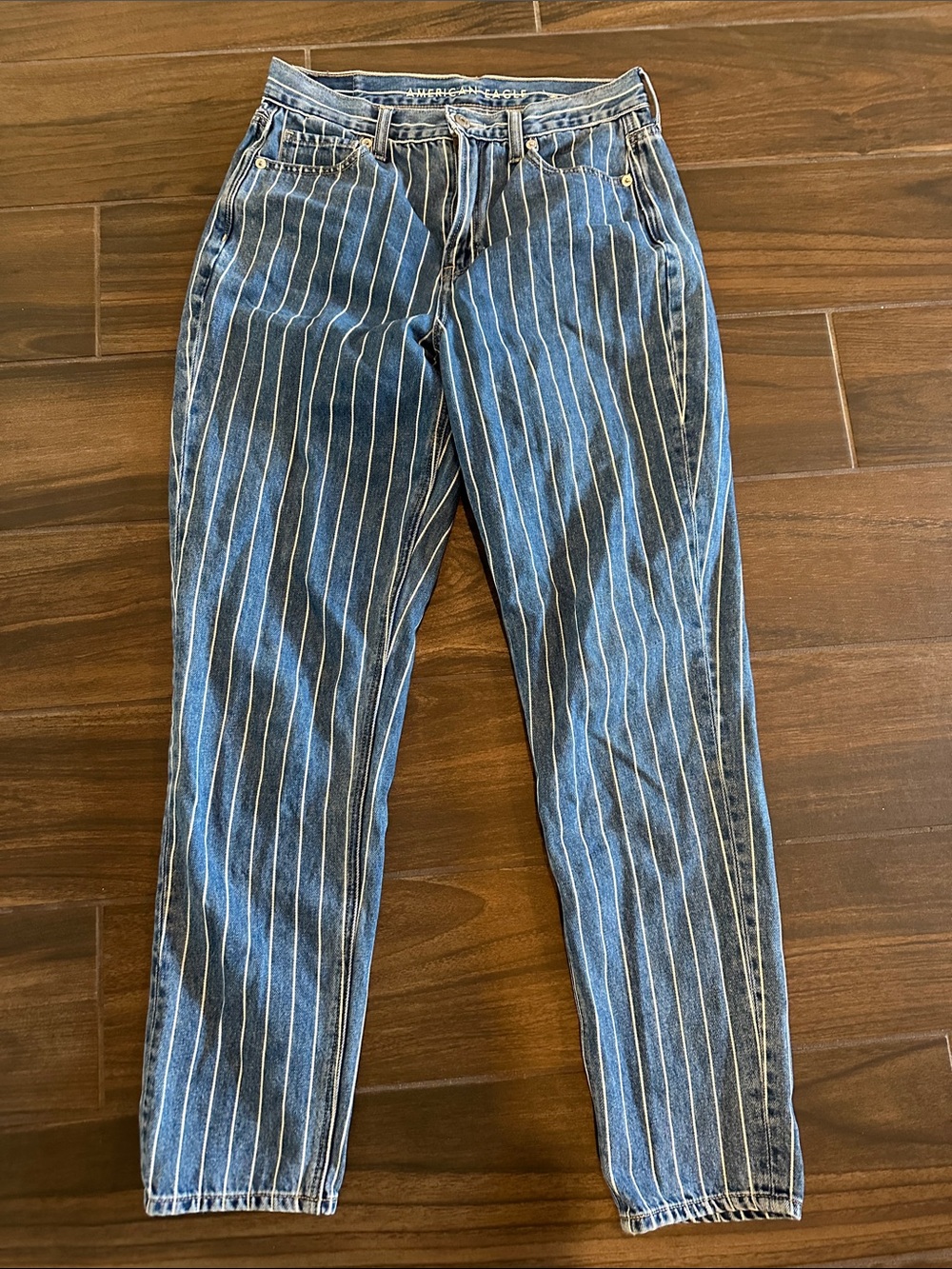 Women’s American Eagle Pinstripe high-rise Mom Jean 4R